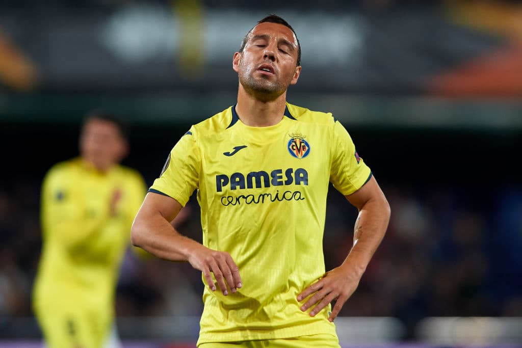 El partido empezaba a complicarse para el Villarreal, la expresión de Santi Cazorla lo decía todo.