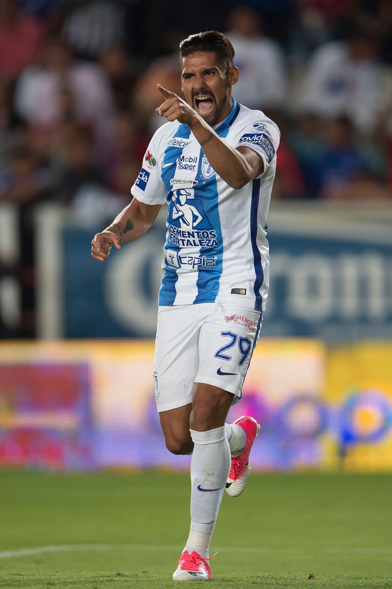 Franco Jara abrió el marcador para los Tuzos tras empujar el balón en un contragolpe del Pachuca.