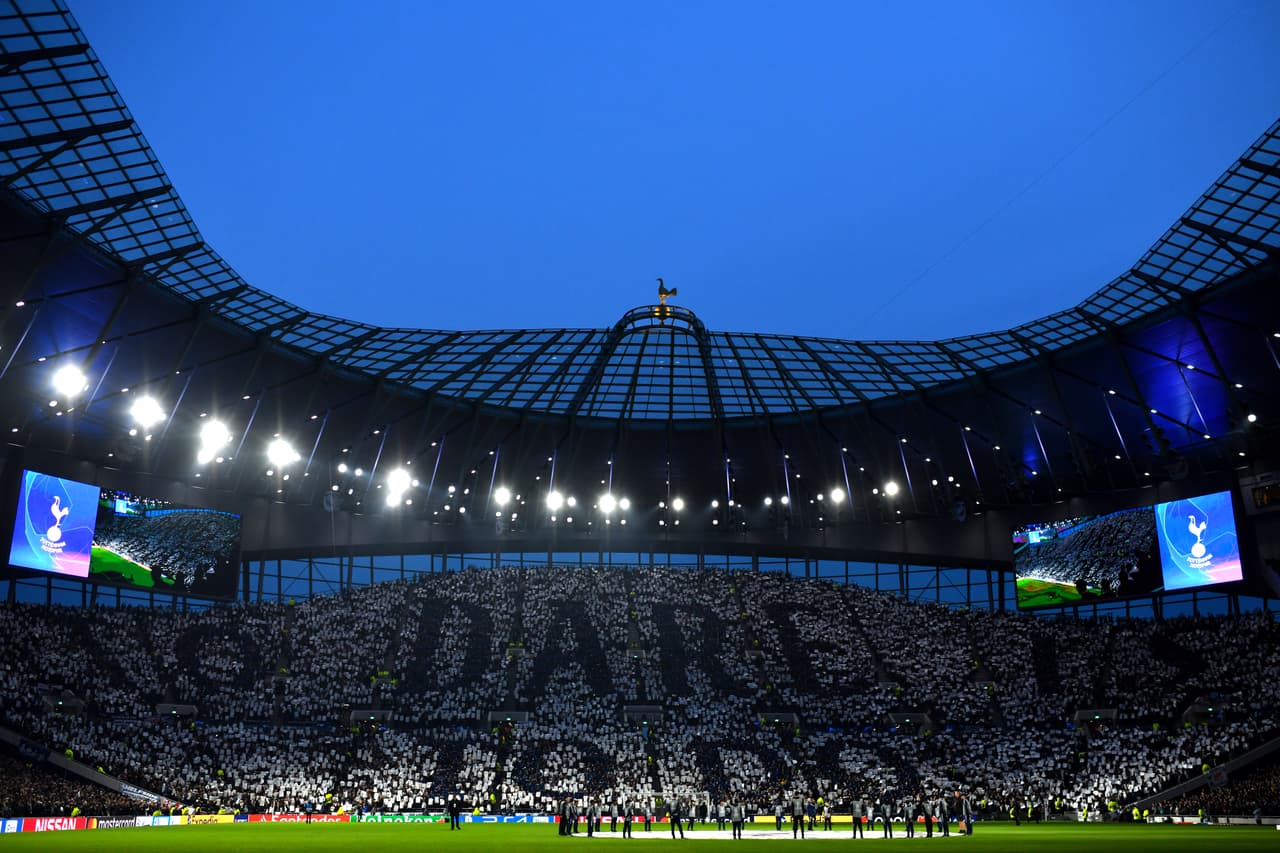 Los fans del Tottenham Hotspur crearon un tifo previo al partido contra el Manchester City.