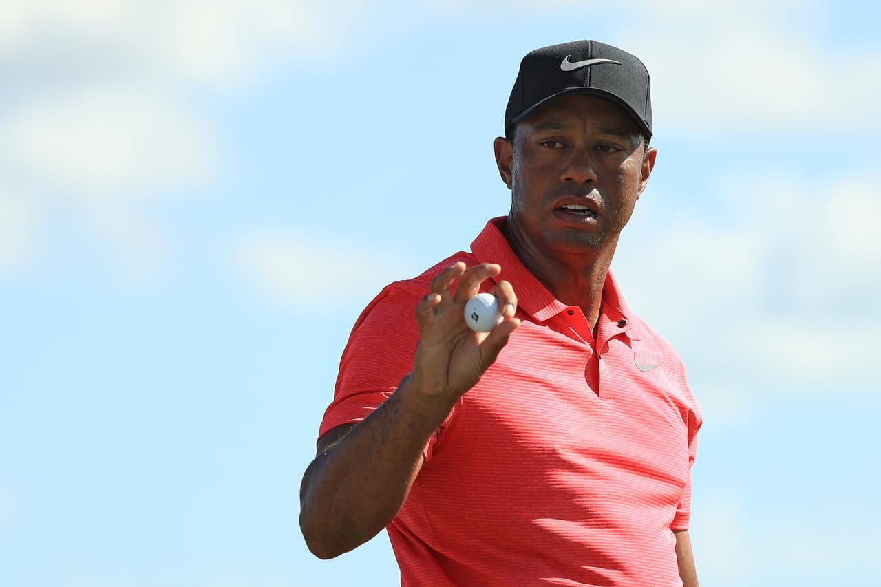 Tiger Woods acaba con -8 en su regreso