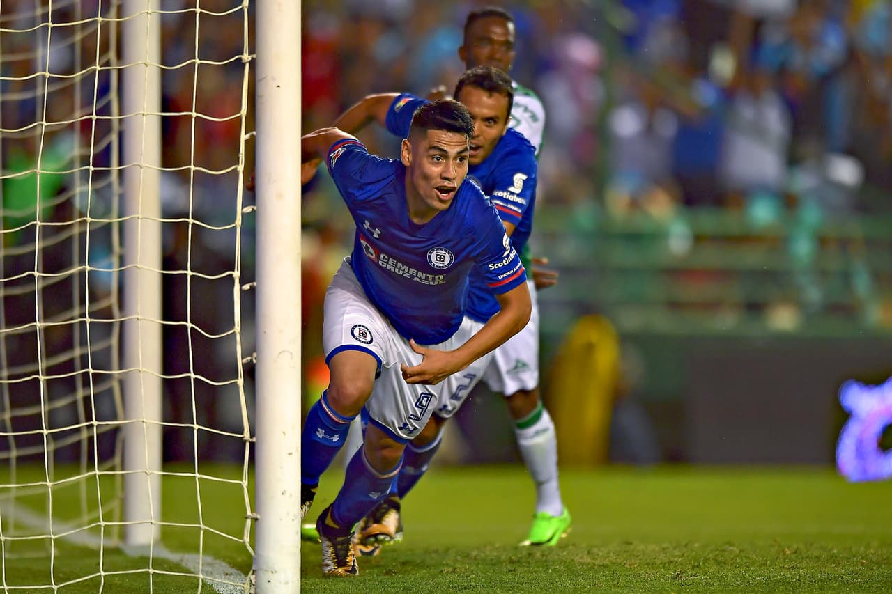 Rápidamente, el 3 de agosto, marcó su primer gol en el fútbol mexicano en lo que sería empate de la Máquina por 1-1 con Tigres UANL en la Copa MX.