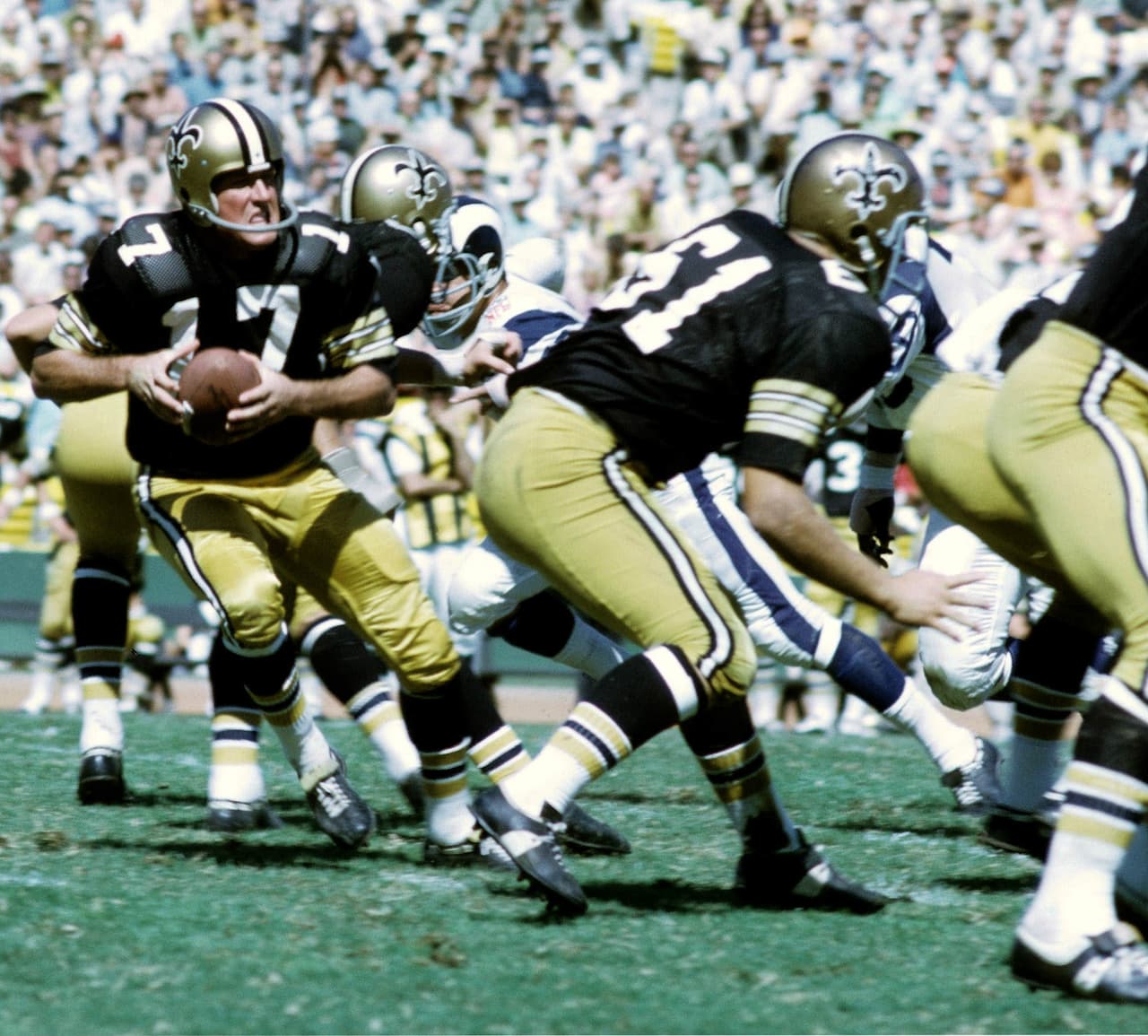 SUPER BOWL VI Tulane Stadium en New Orleans. Los New Orleans Saints pronto tendrían flamante nuevo domo. Lo que no tenían era un buen equipo. Terminaron 4 - 8 - 2.