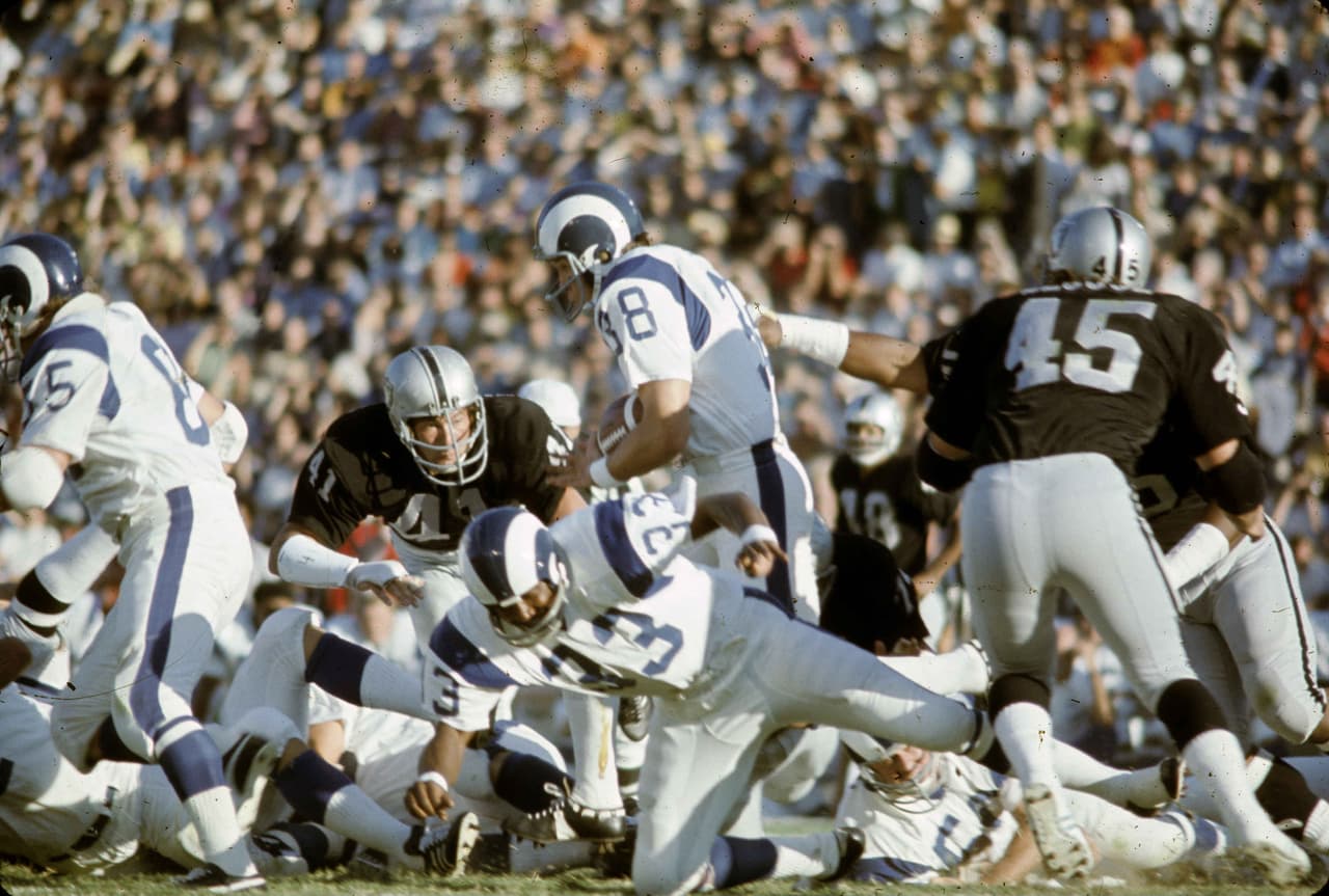SUPER BOWL VII Memorial Coliseum de Los Angeles. Los Angeles Rams quedaron con marca perdedora 6 - 7 - 1.
