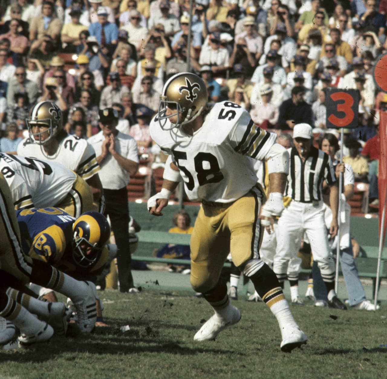 SUPER BOWL IX Tulane Stadium en New Orleans. El Superdome no estuvo listo a tiempo. No importa, los Saints seguían igual de malos. Marca de 5 - 9.