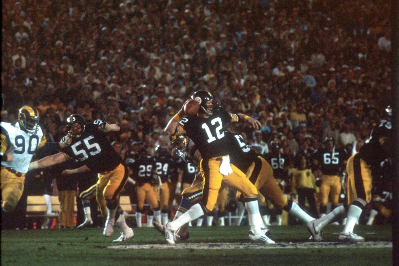 SUPER BOWL XIV Rose Bowl en Pasadena. De nuevo, ningún equipo NFL jugaba de local en ese estadio netamente colegial. Los Pittsburgh Steelers se coronaron por cuarta vez.