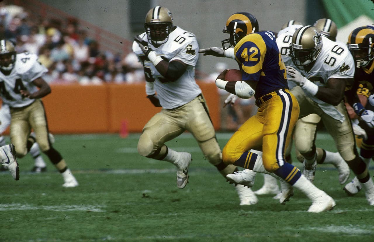 SUPER BOWL XXIV Superdome en New Orleans. Por fin una temporada ganadora para los New Orleans Saints, 9 - 7 con Jim Mora de coach. Pero no avanzaron a playoffs.