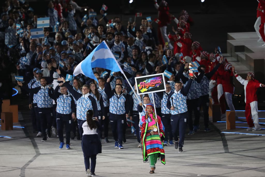 Argentina es la primer delgación en desfilar con Javier Conte como su abanderado.