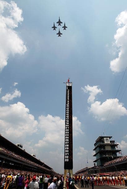 La Fuerza Armada de Estados Unidos estuvo presente antes de la arrancada en la Edición 2010 de la Indy 500.
