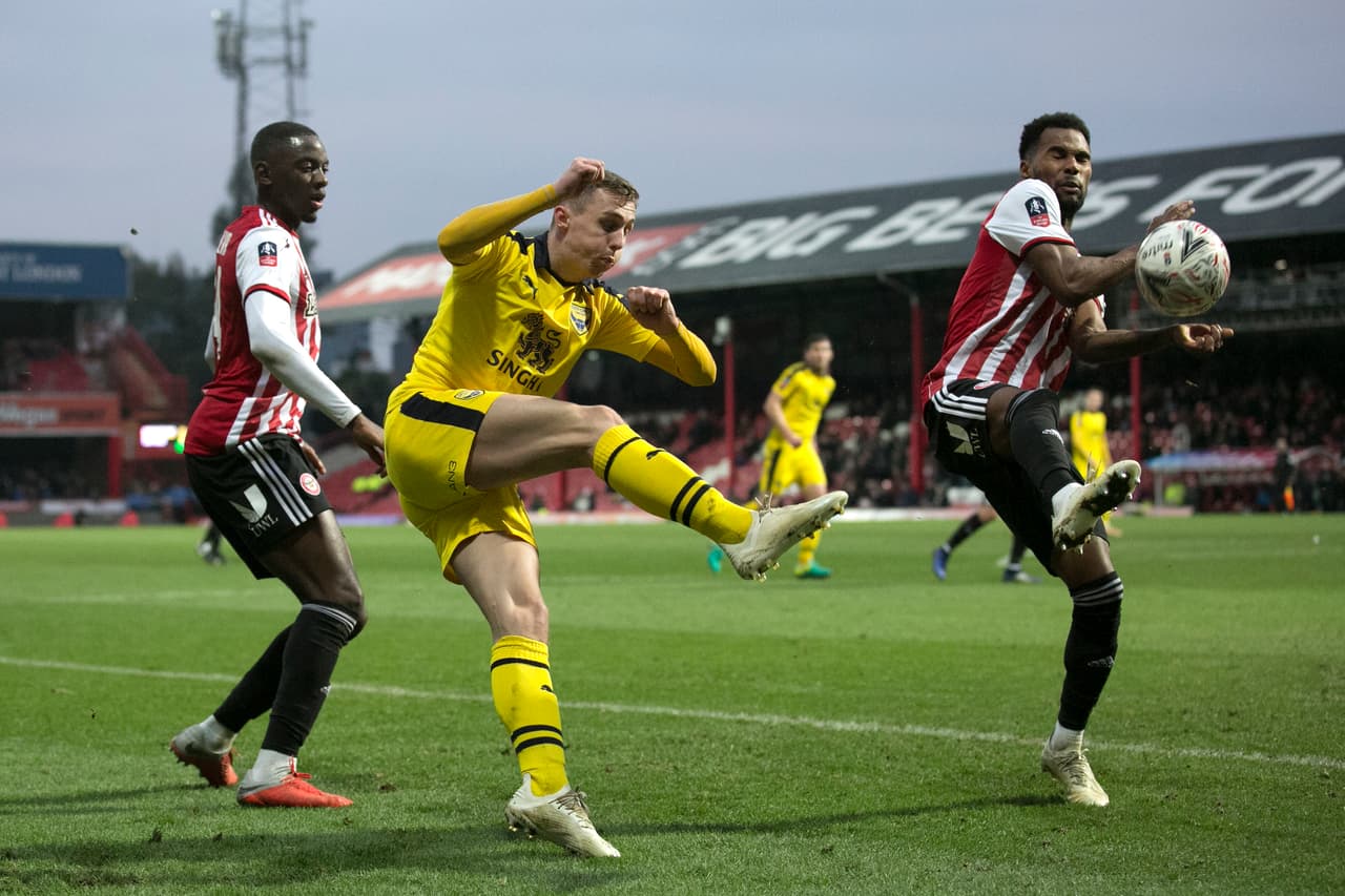 Whyte es volante del Oxford United, que advirtió que es "claramente inaceptable" y que se reunirá con la Federación de Fútbol de Irlanda para asegurarse "de que esté al tanto de sus responsabilidades".