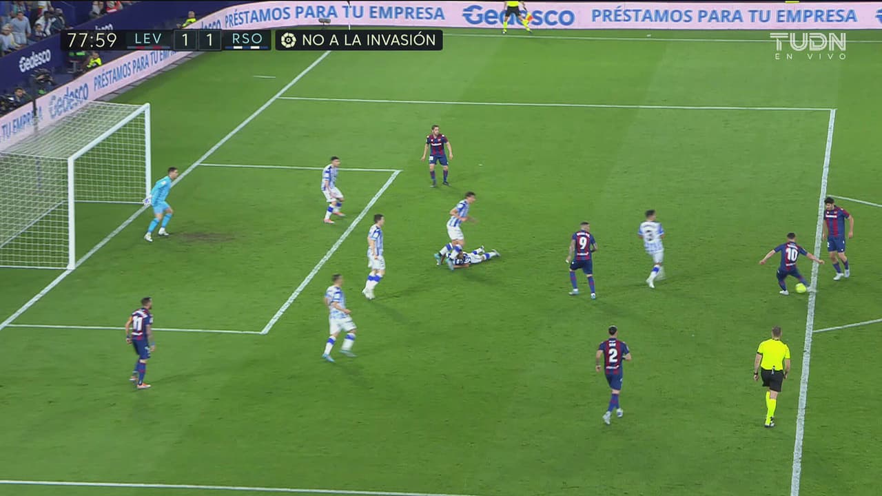 ¡Anulado! Martí había puesto el 2-1 y el árbitro marcó fuera de lugar