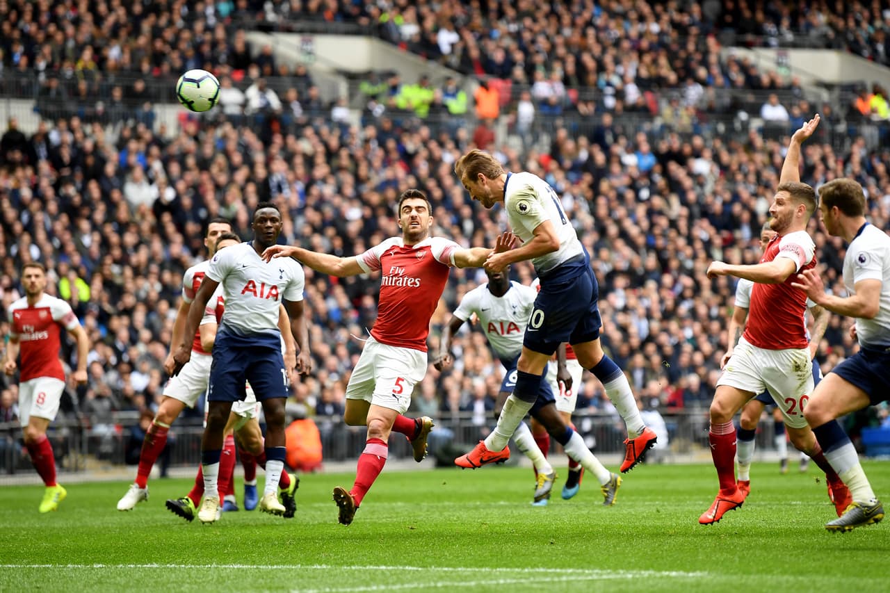 La reacción de los locales no se hizo esperar y minutos después maracron con este cabezazo de Harry Kane por encima de toda la defensa del Arsenal.