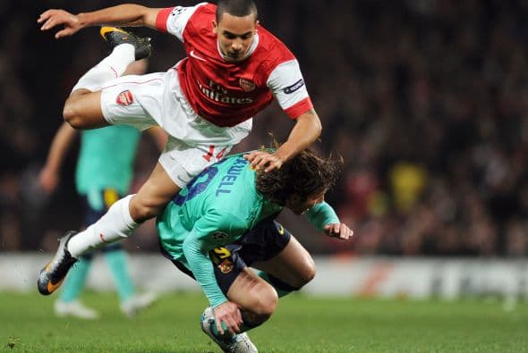 Por la pradera derecha, sólo con faltas lo pudieron contener.