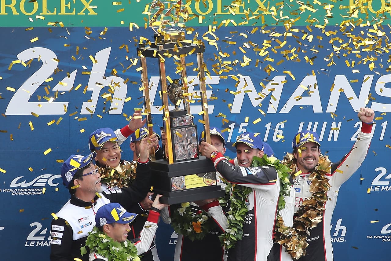 El español Fernando Alonso, que ganó de nuevo a bordo del Toyota TS050 Hybrid las 24 Horas de Le Mans, capturó en el circuito de La Sarthe el cuarto título mundial de su carrera deportiva.