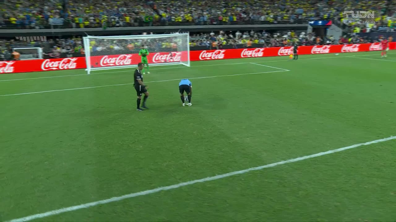 ¡GOL!  anota para Uruguay. Giorgian de Arrascaeta