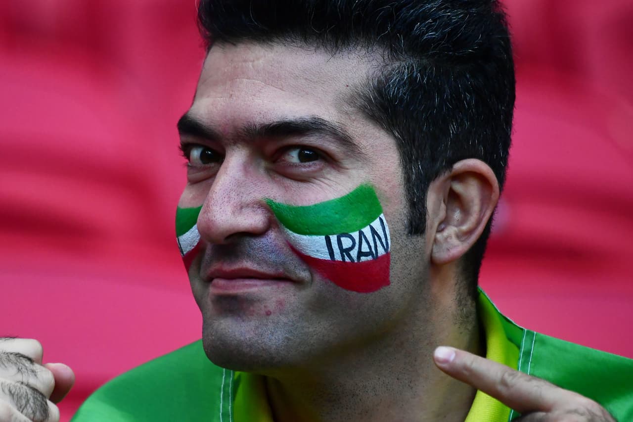 La pasión, alegría y colorido fueron expresados por los hinchas de España e Irán en medio del partido del grupo B entre ambas selecciones por el Mundial de Rusia 2018.