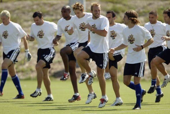 Las Chivas del Guadalajara fueron el rival del 2003, en esa ocasión el conjunto norteamericano derrotó contundentemente 3-1 al rebaño sagrado.