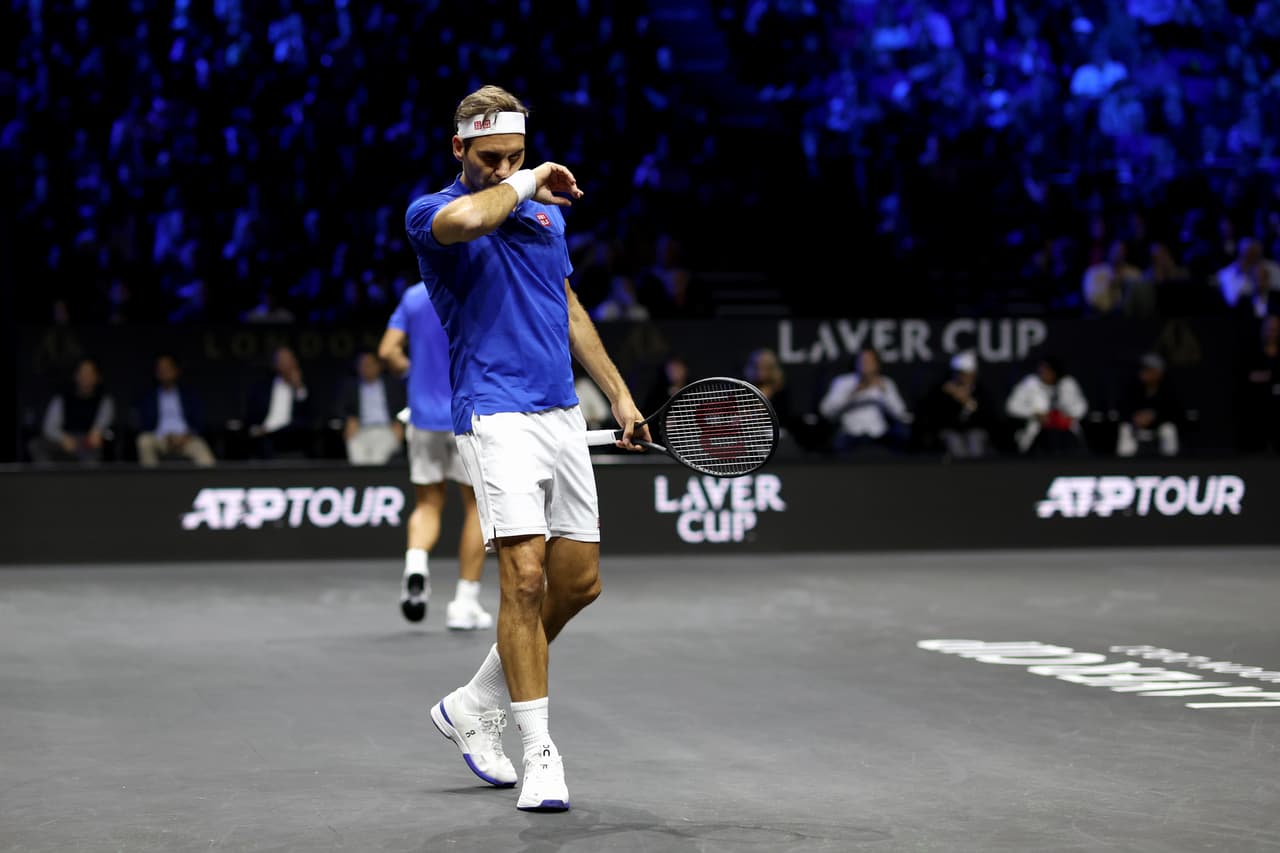 El tenista suizo dijo adiós al tenis tras disputar su último partido profesional en el marco de la Laver Cup 2022 en un día para la historia del deporte.