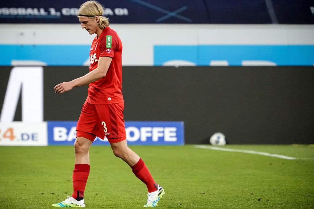 Sebastiaan Bornauw es el primer expulsado del partido.