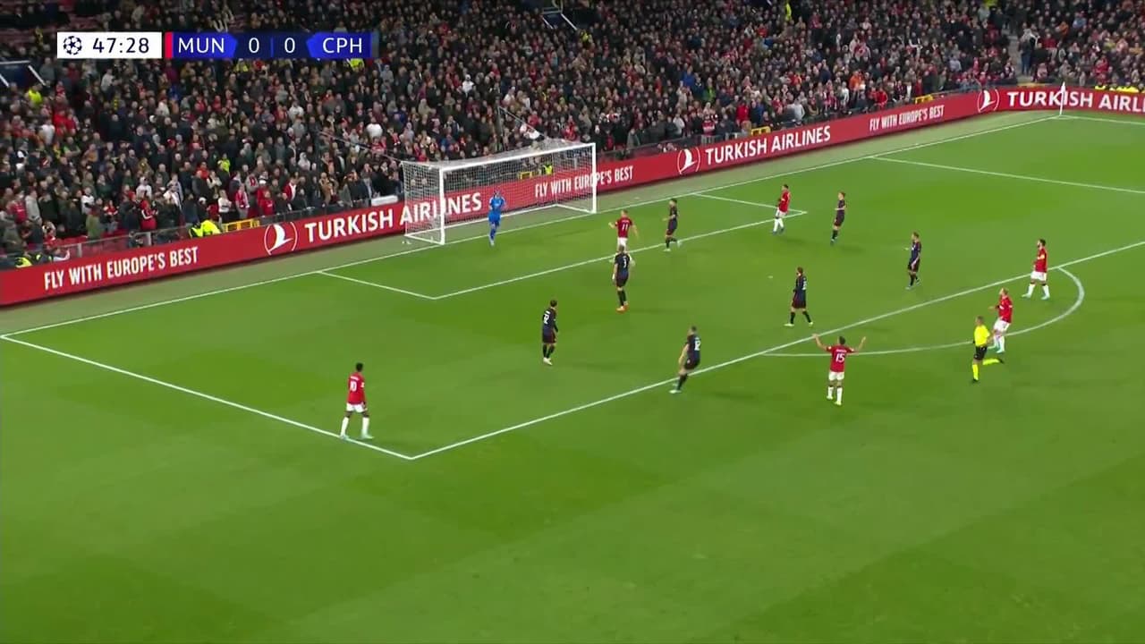 ¡TIRO ATAJADO! disparo por Sergio Reguilón.