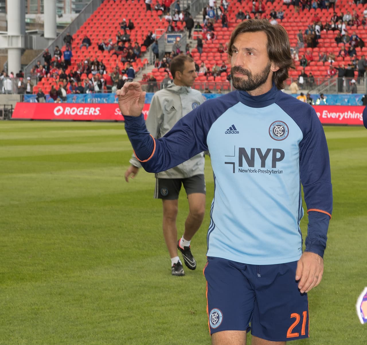 Andrea Pirlo se esfuerza en el aprendizaje del inglés.