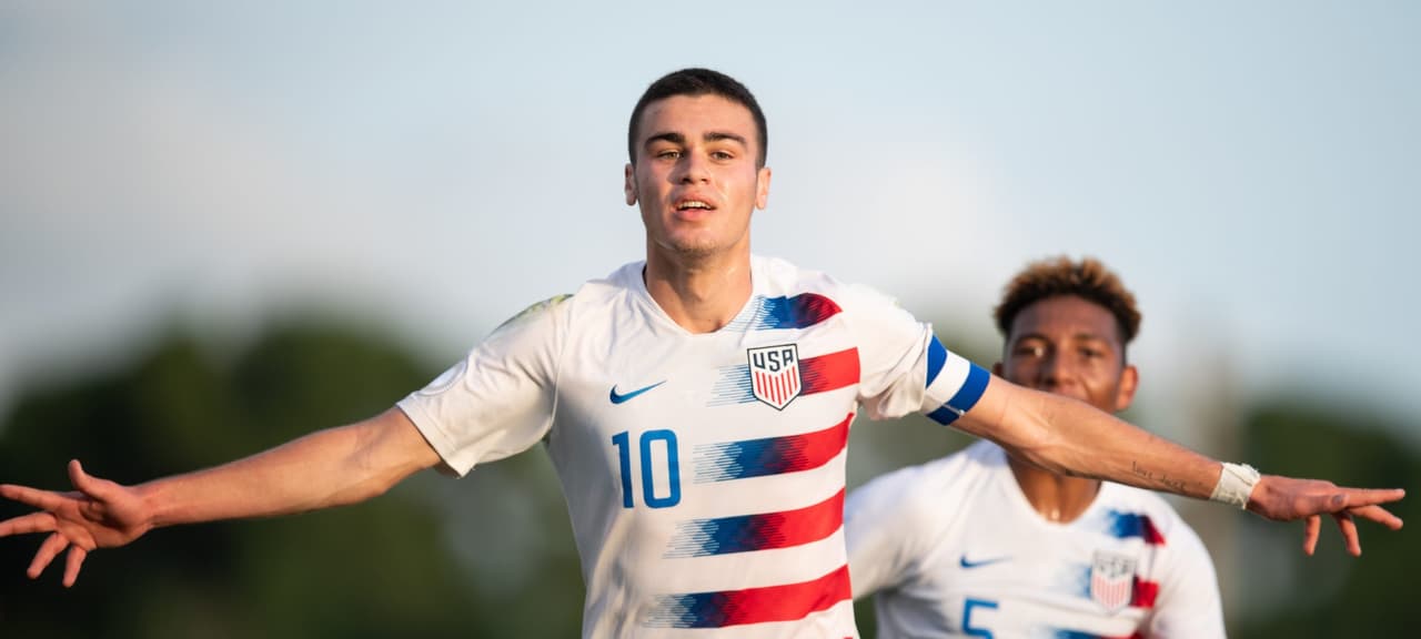 Giovanni Reyna: El hijo de la leyenda Claudio Reyna debutó con 16 años en el Borussia Dortmund. Es seleccionado de USA Sub-17 y juega de volante ofensivo