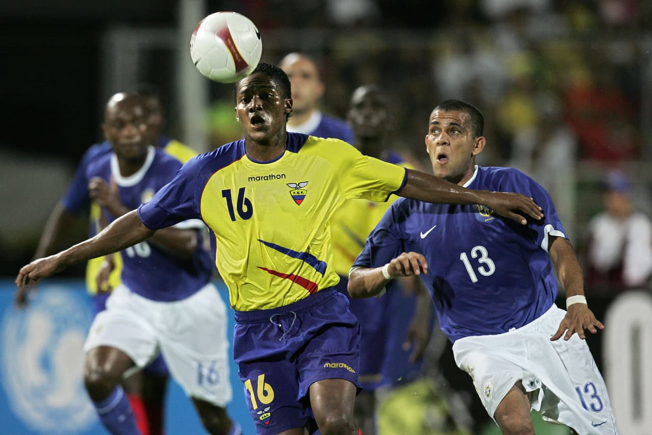 En el 2007, el jugador Antonio Valencia, de Ecuador, y Dani Alves, de Brasil, disputían un partido de Copa América, donde el triunfo se lo llevaron los amazónicos por la mínima con un gol de Robinho.