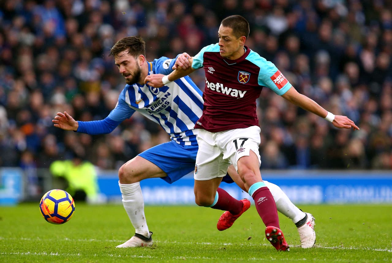 El 'Chicharito' seguía siendo la referencia en el ataque de los 'Hammers'.