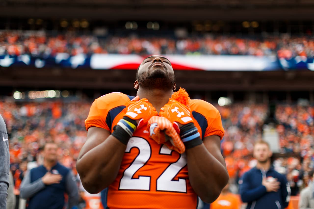 Otro partido muy parejo. Los Broncos sólo tienen 2 puntos de ventaja en su visita a los Dolphins.