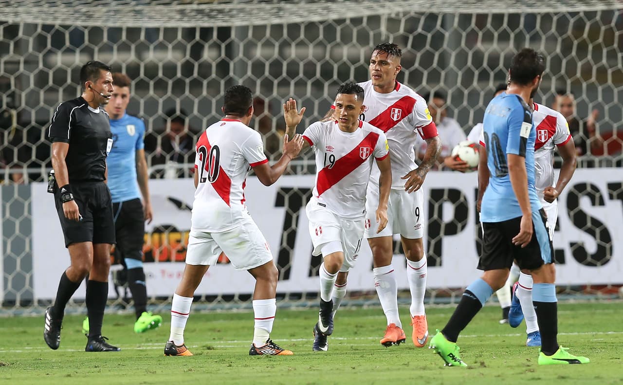 Perú se quedó en el séptimo lugar con 18 puntos, a cuatro del quinto puesto que tiene Argentina, y sigue vivo matemáticamente. Por su parte, Uruguay no sumó en los últimos dos partidos y se quedó en el tercer lugar con 23 unidades.