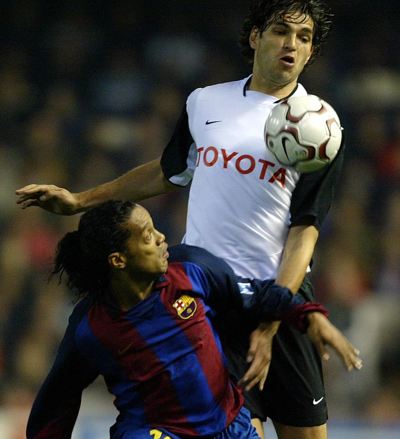 Mauricio Pellegrino fue otro de los presentes durante las brillantes temporadas de 1999 a 2004, año en el que saldría del club. Su capacidad en defensa aportó para los dos subcampeonatos de Champions, los títulos de Copa Uefa, Copa del Rey y de Supercopa de España y los dos títulos de Liga de España.