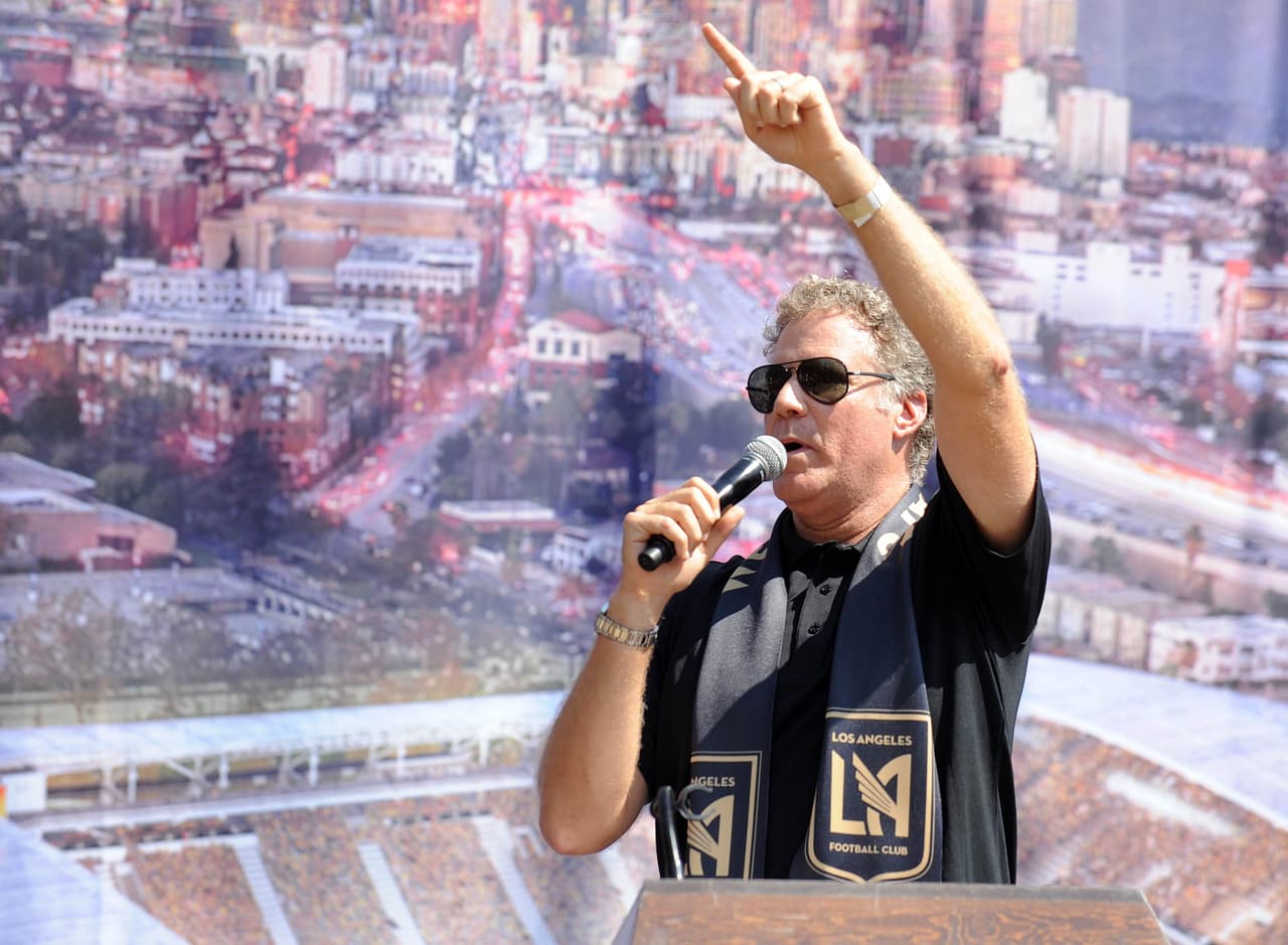 No solo el comediante ha estado junto al club desde prácticamente su fundación, sino que ejerce de manera no oficial una especie de embajada permanente de LAFC allí donde vaya.