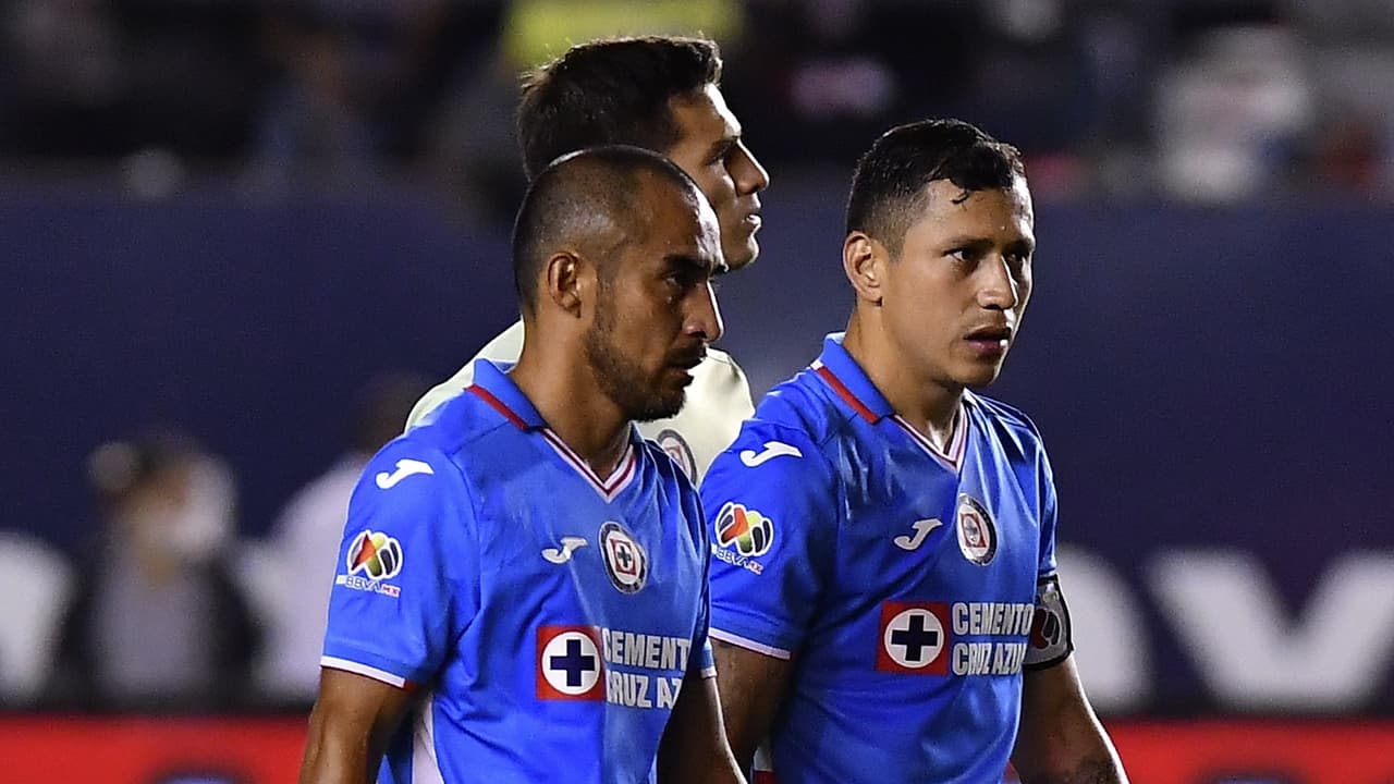 Jurado, Baca y Cata evitan a aficionados quienes amenazan con 'volver por ellos'