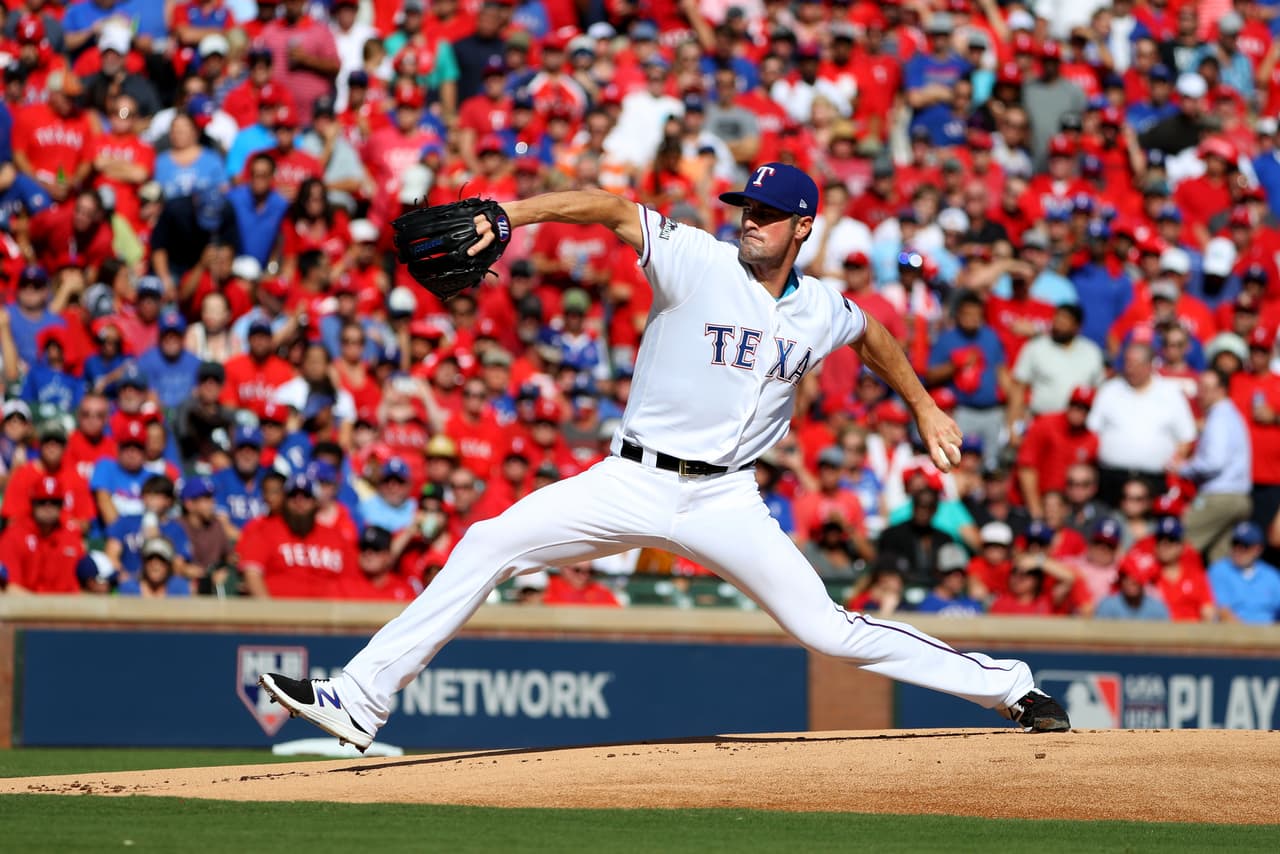 El lanzador de Texas Cole Hamels dio su mayor esfuerzo posible. No obstante, el primer partido de la postemporada de la Liga Americana contra Blue Jays se lo llevó el equipo de Toronto.