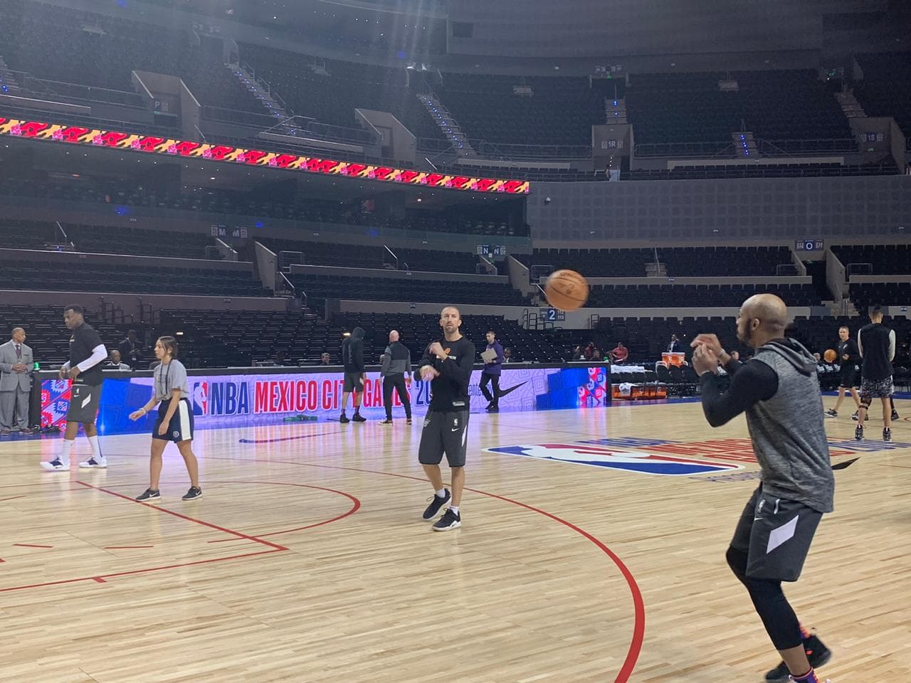 El Arena Ciudad de México esta listo para albergar el duelo de la NBA entre Spurs y Suns.