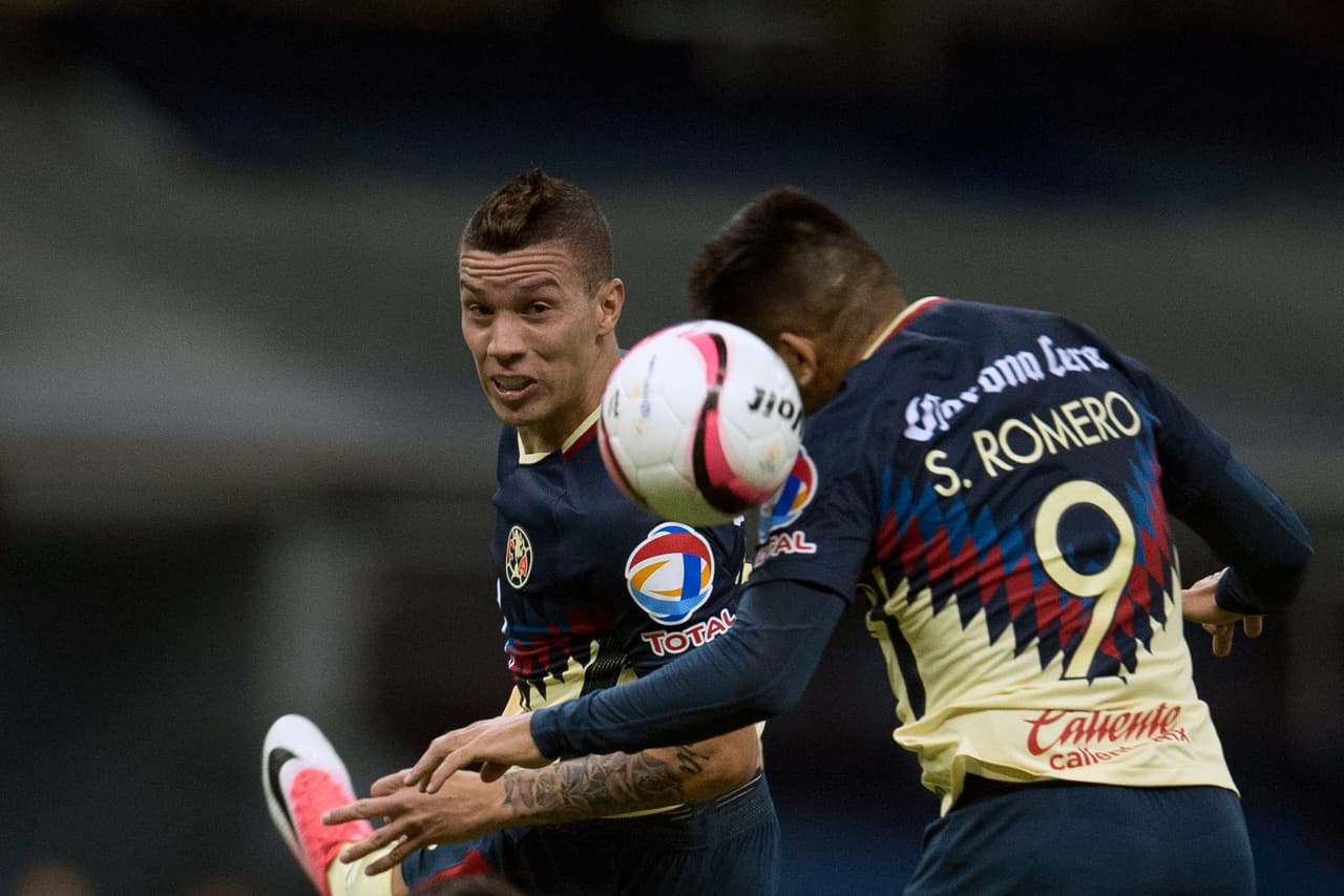 Incluso, se le vio pisar el área algunas veces, por lo que confirma que su rol no será exclusivamente defensivo.