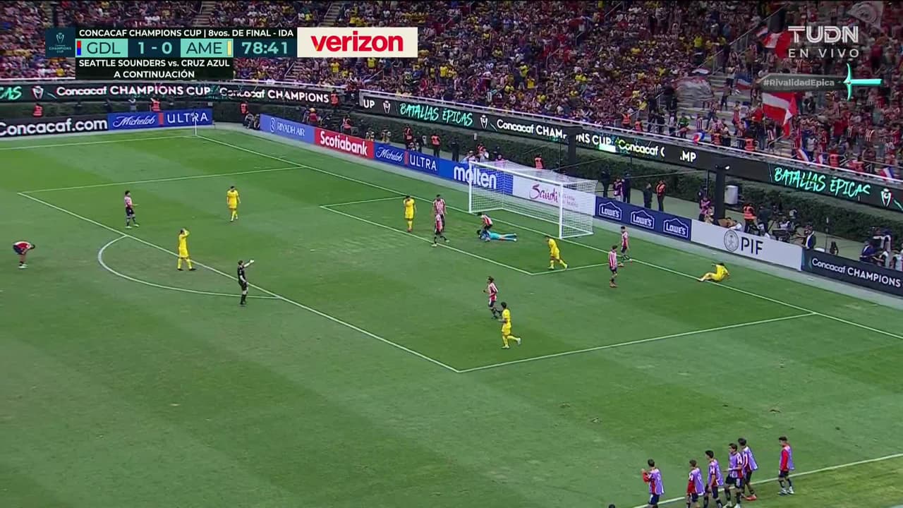 ¡TIRO ATAJADO! disparo por Érick Sánchez.