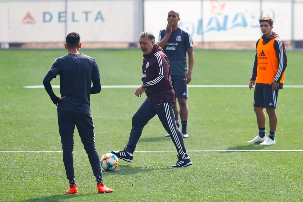 Martino incluso ha hecho convocatorias para conocer y tener a su dirección algunos de los futbolistas, con los que ha tenido entrenamientos.