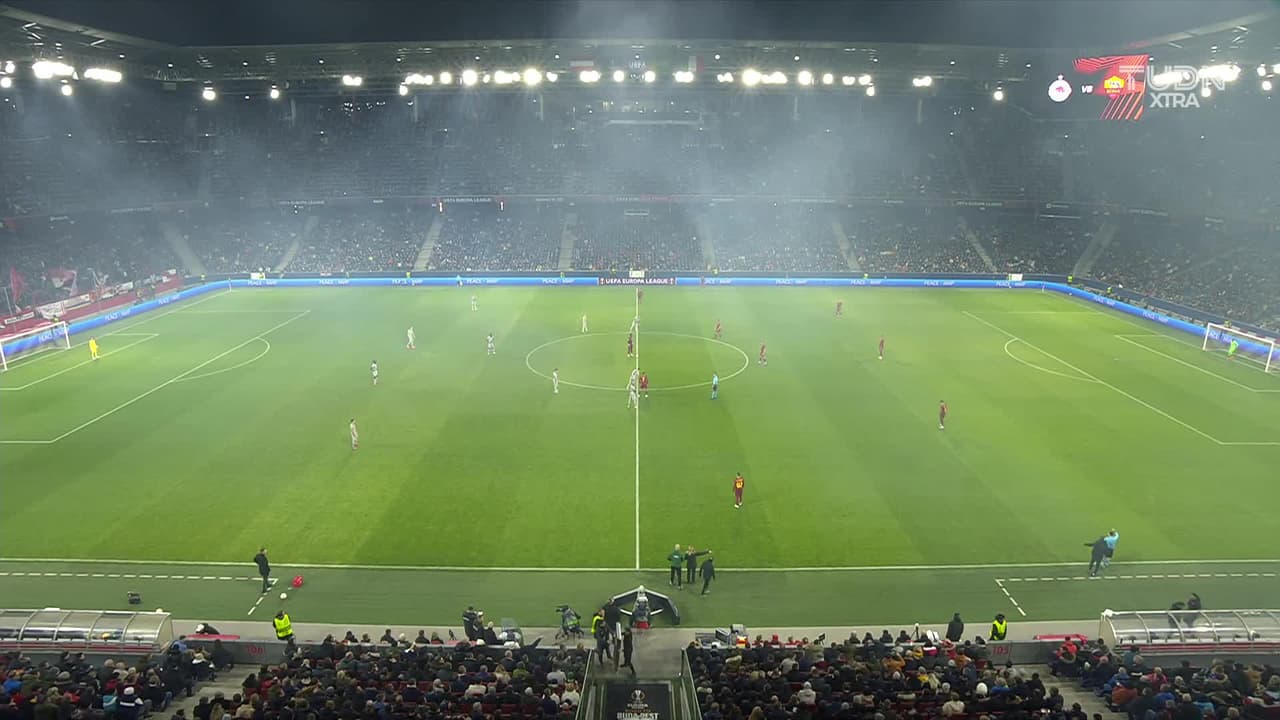 Arranca el partido y la pelota está en juego.
