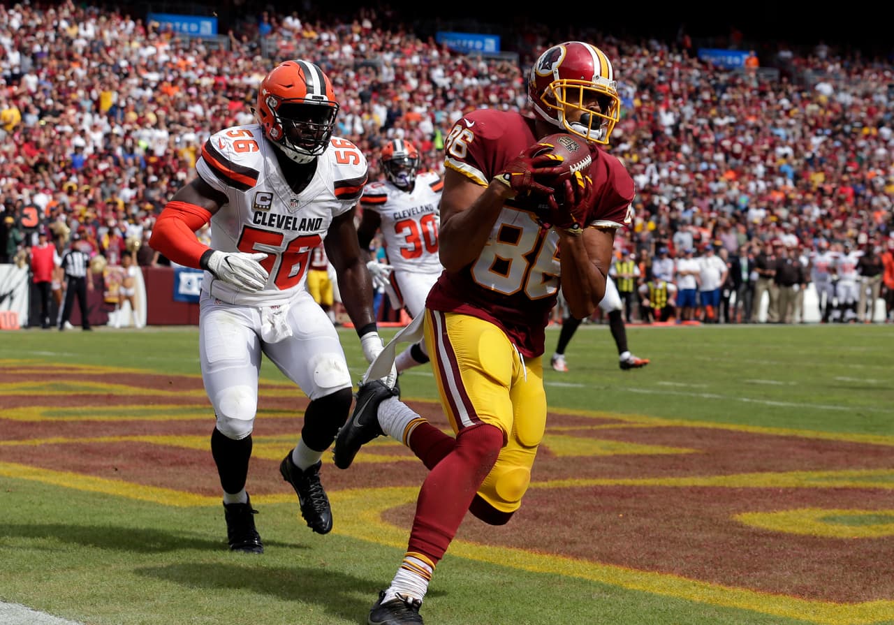 <b>Jordan Reed – TE, Washington Redskins </b>
<br>El ala cerrada de los Pieles Rojas volvió a tener una tarde de ensueño al ser el mejor receptor de su equipo y acabando con la defensiva de los Browns. Concluyó la semana como el mejor 'tight end' de toda la NFL con sus nueve recepciones para 73 yardas y dos touchdowns en la victoria de Washington 31-20 ante Cleveland.