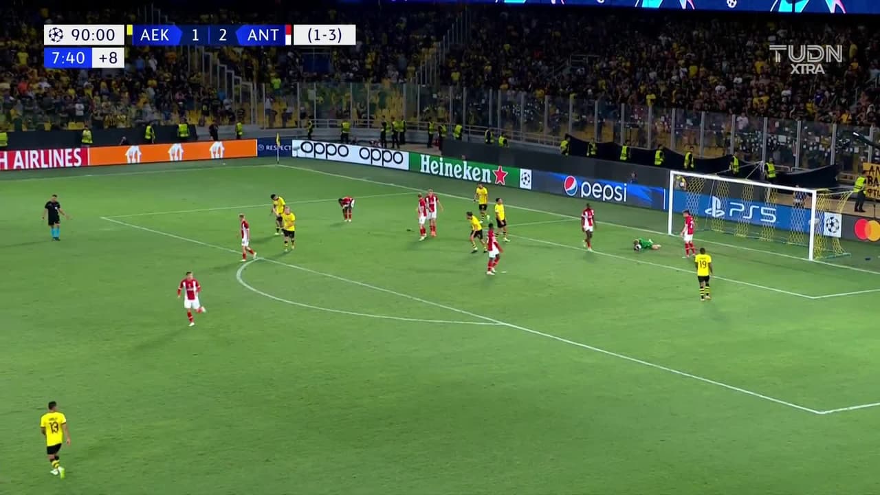 ¡TIRO ATAJADO! disparo por Sergio Araújo.