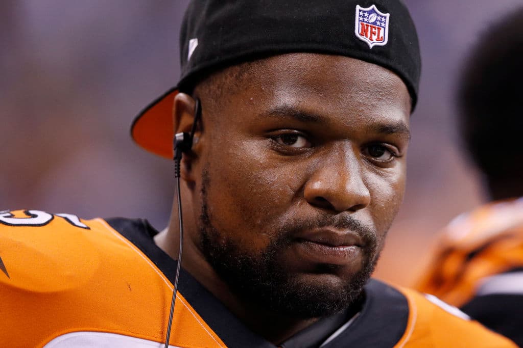 Con frecuencia Burfict ha sido multado por pasarse de la raya, siendo el incidente con Brown el más notorio, ese error que le ayudó a los Steelers a venir de atrás para ganarle a los Bengals 18-16 en un juego de Playoff en la temporada de 2015.