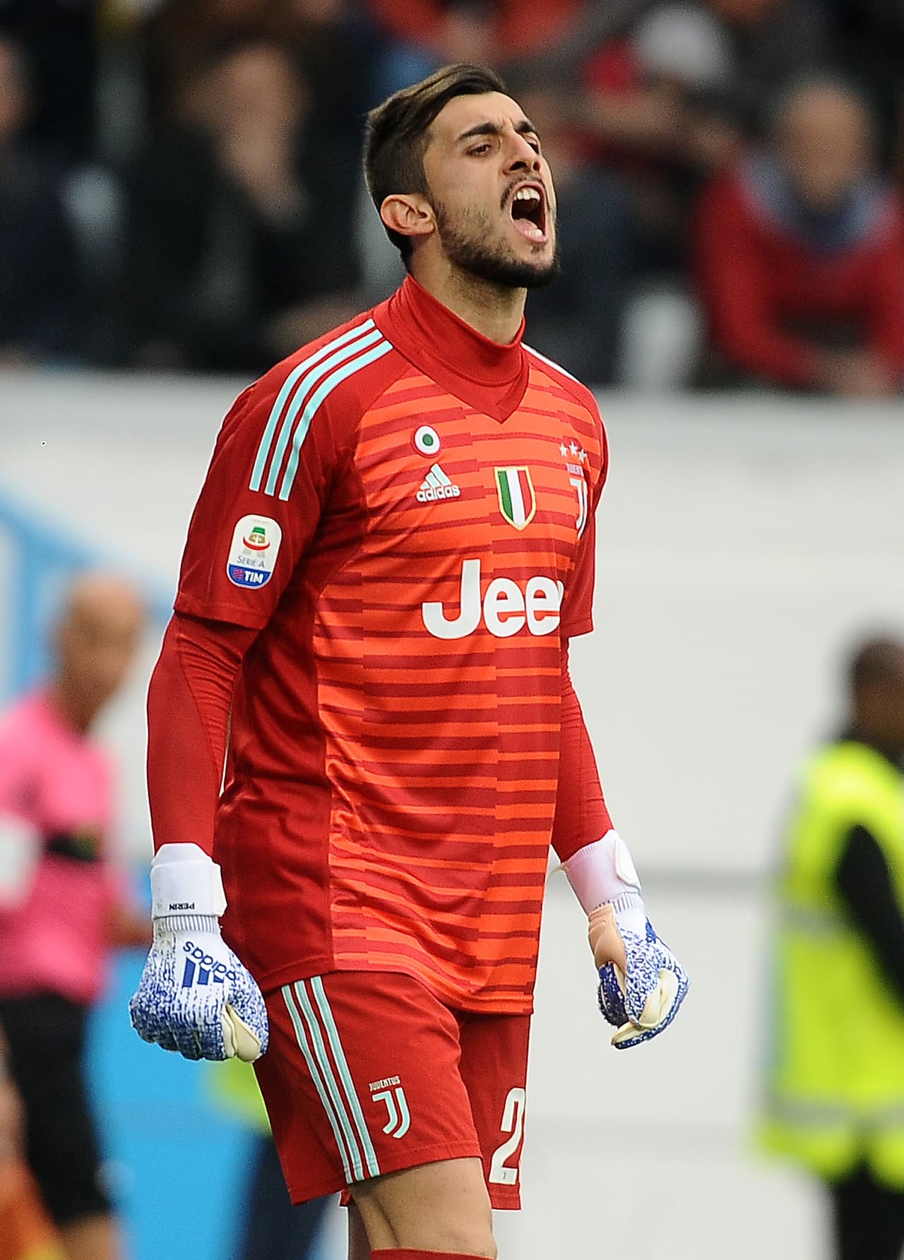 El portero italiano Mattia Perin se habría cansado de la suplencia en la Juventus y podría pasar a la Roma.
