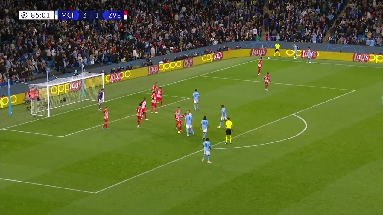 ¡TIRO ATAJADO! disparo por Nathan Aké.