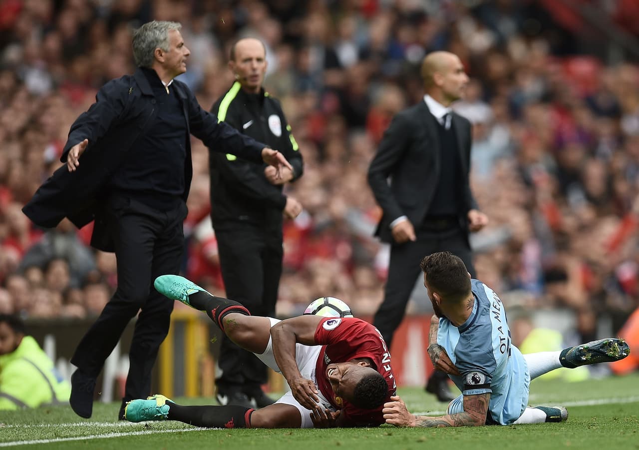 En el complemento, los dos entrenadores estaban a tope y con su carácter a flor de piel. Reclamando jugadas, regañando a sus jugadores y gritándoles a los mismos.