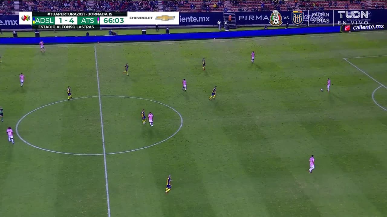 ¡TIRO ATAJADO! disparo por Germán Berterame.