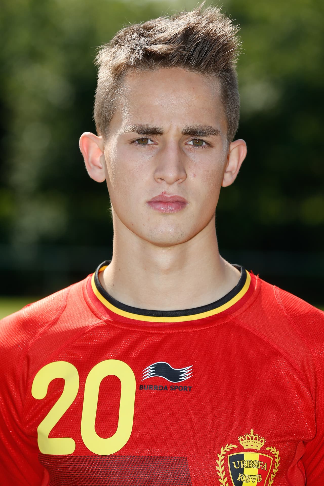 Como nació en Bruselas, se decantó por la selección de Bélgica, que además estaba calificada para la Copa del Mundo Brasil 2014.