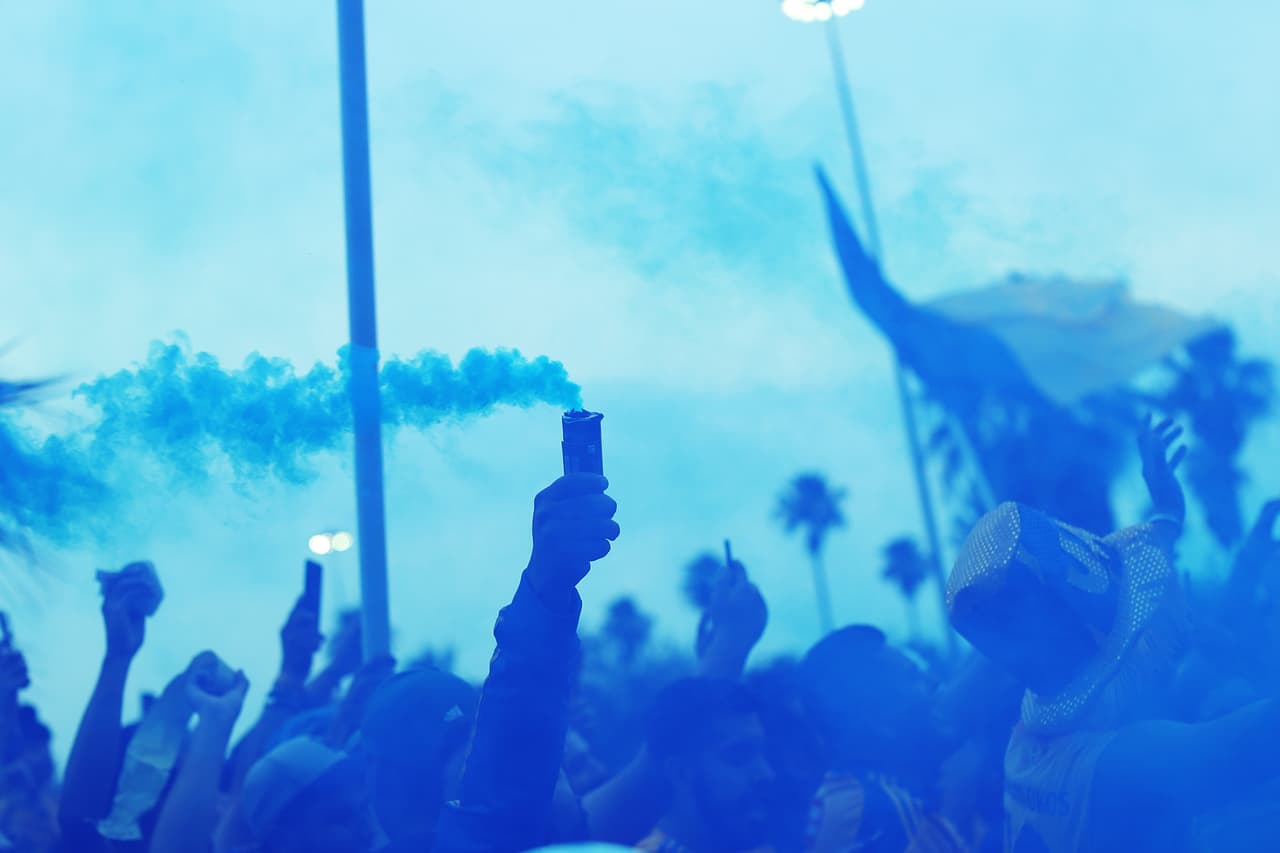 Aficionados de Tigres, mayoritariamente, y del León, tomaron por 'asalto' las inmediaciones del Estadio Universitario para atestiguar el juego de Ida de la Final del Clausura 2019 de la Liga MX en Monterrey. Se esmeraron y le pusieron un fantástico ambiente.