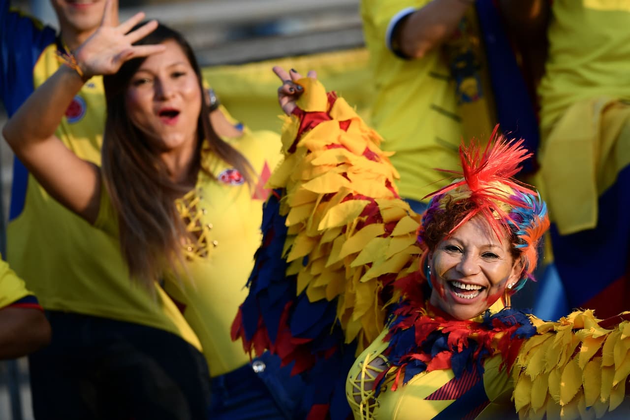 Los fanáticos colombianos predominaron y mucho más con su colorido y disfraces.