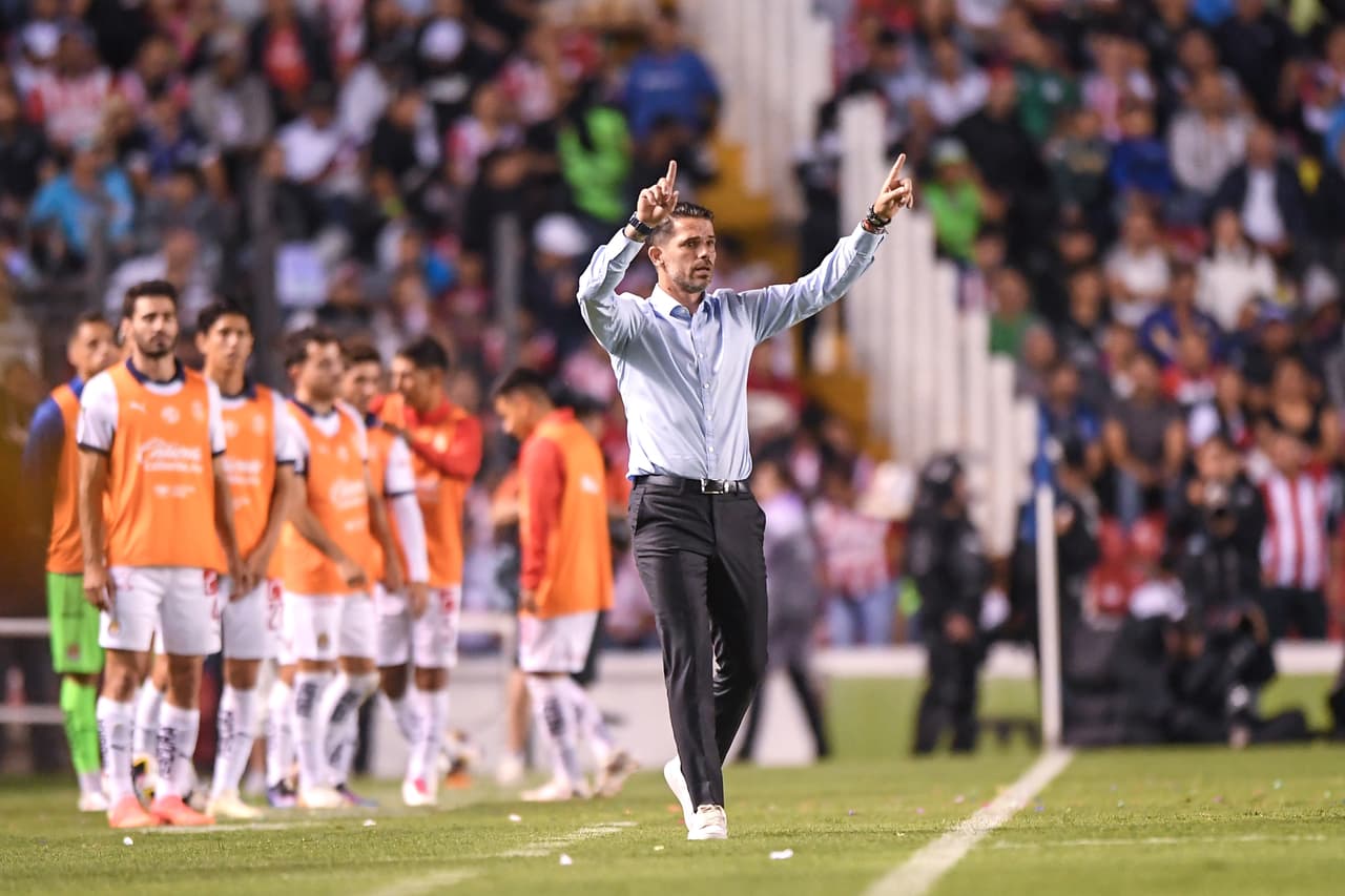 Gago defiende a Chicharito de sus críticos