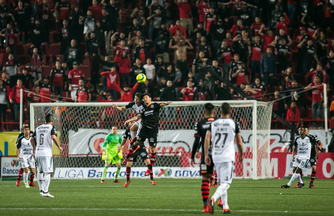 El encuentro se mantuvo en la misma tónica en la primera mitad. Con dos equipos anulándose y sin mayores peligros en los arcos.